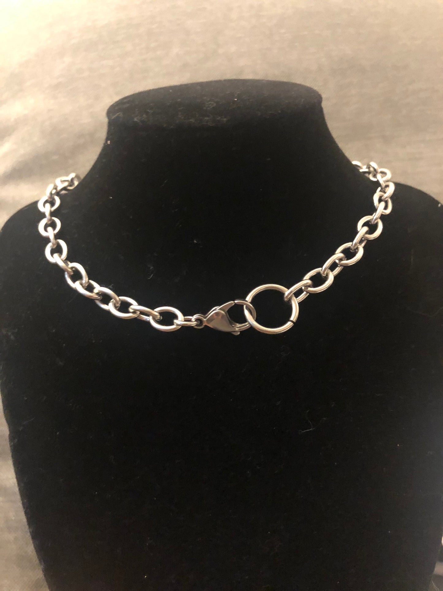 Submissive bdsm handcuff necklace