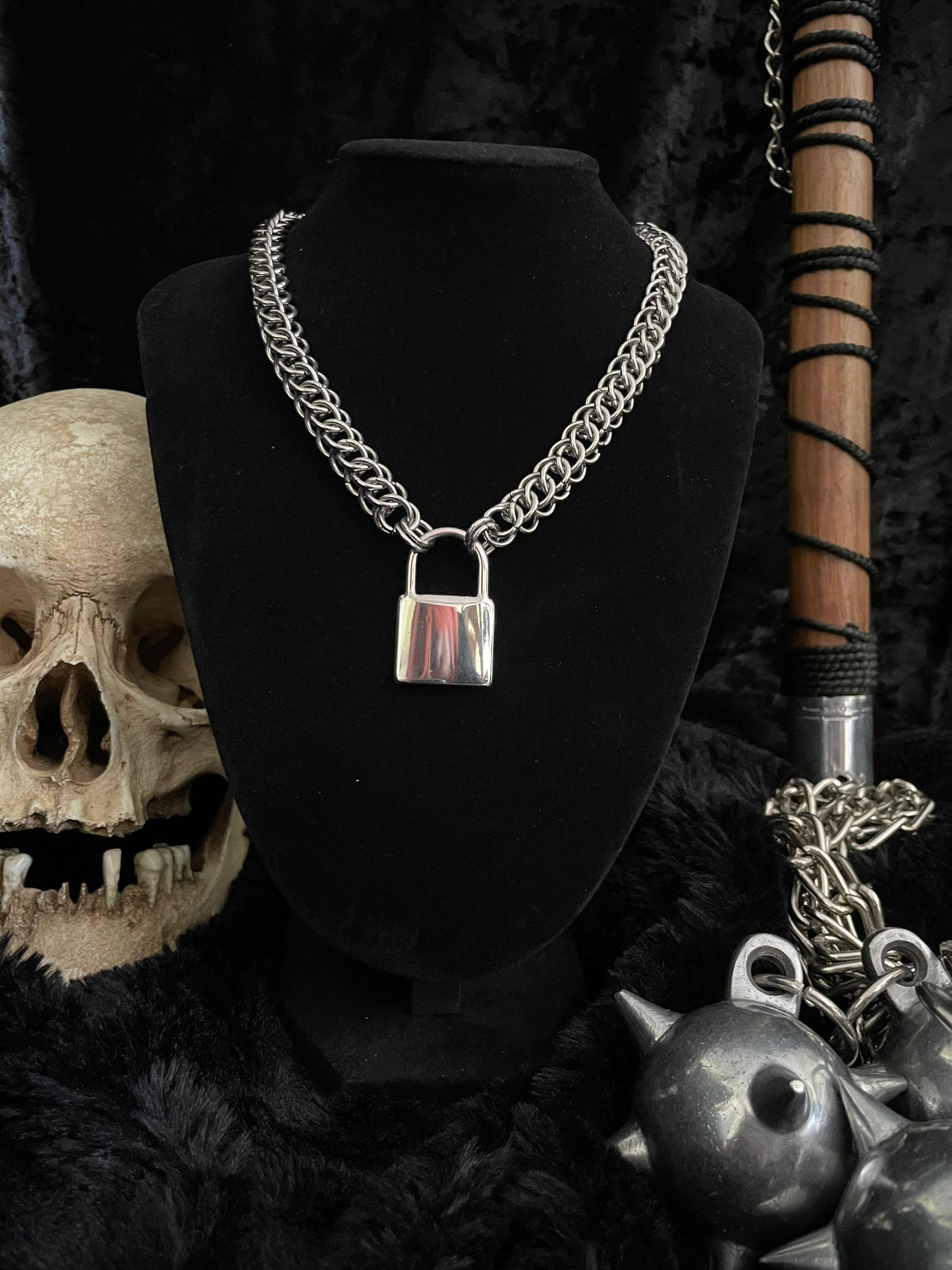 Chainmaille lock necklace