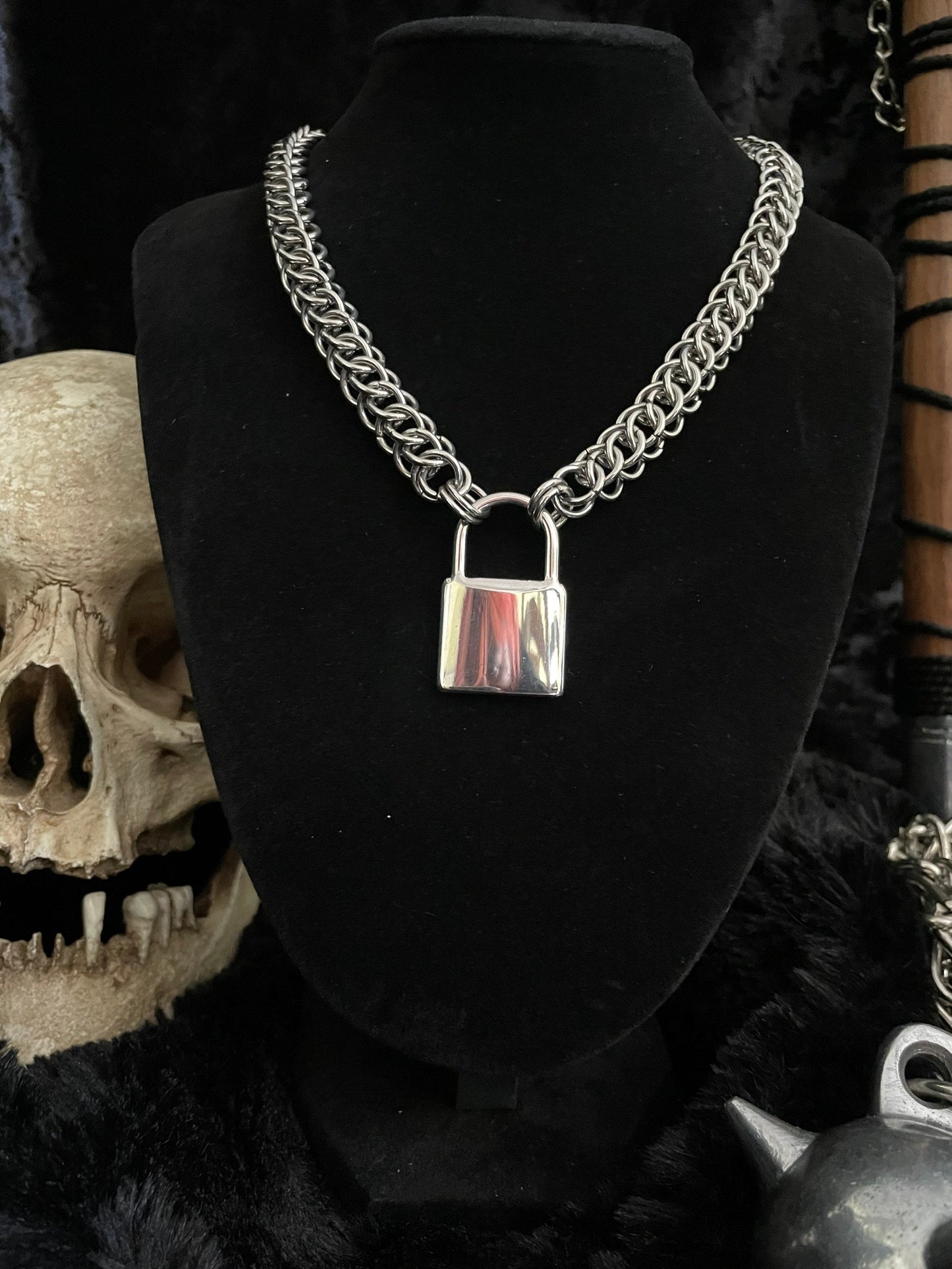 Chainmaille lock necklace