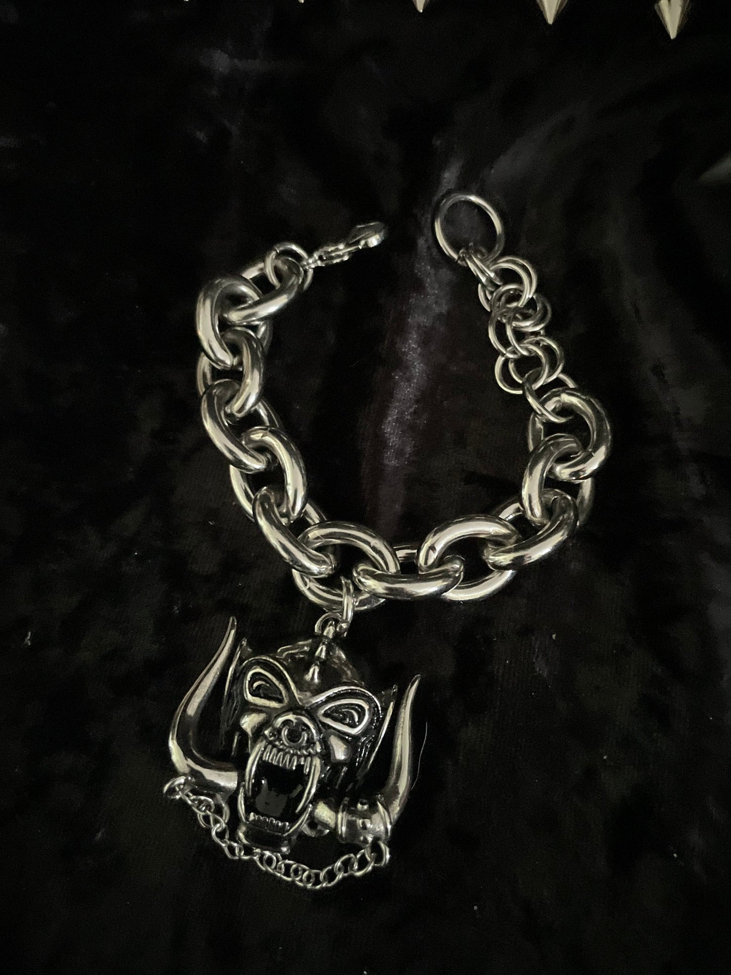 Stainless snaggletooth bracelet