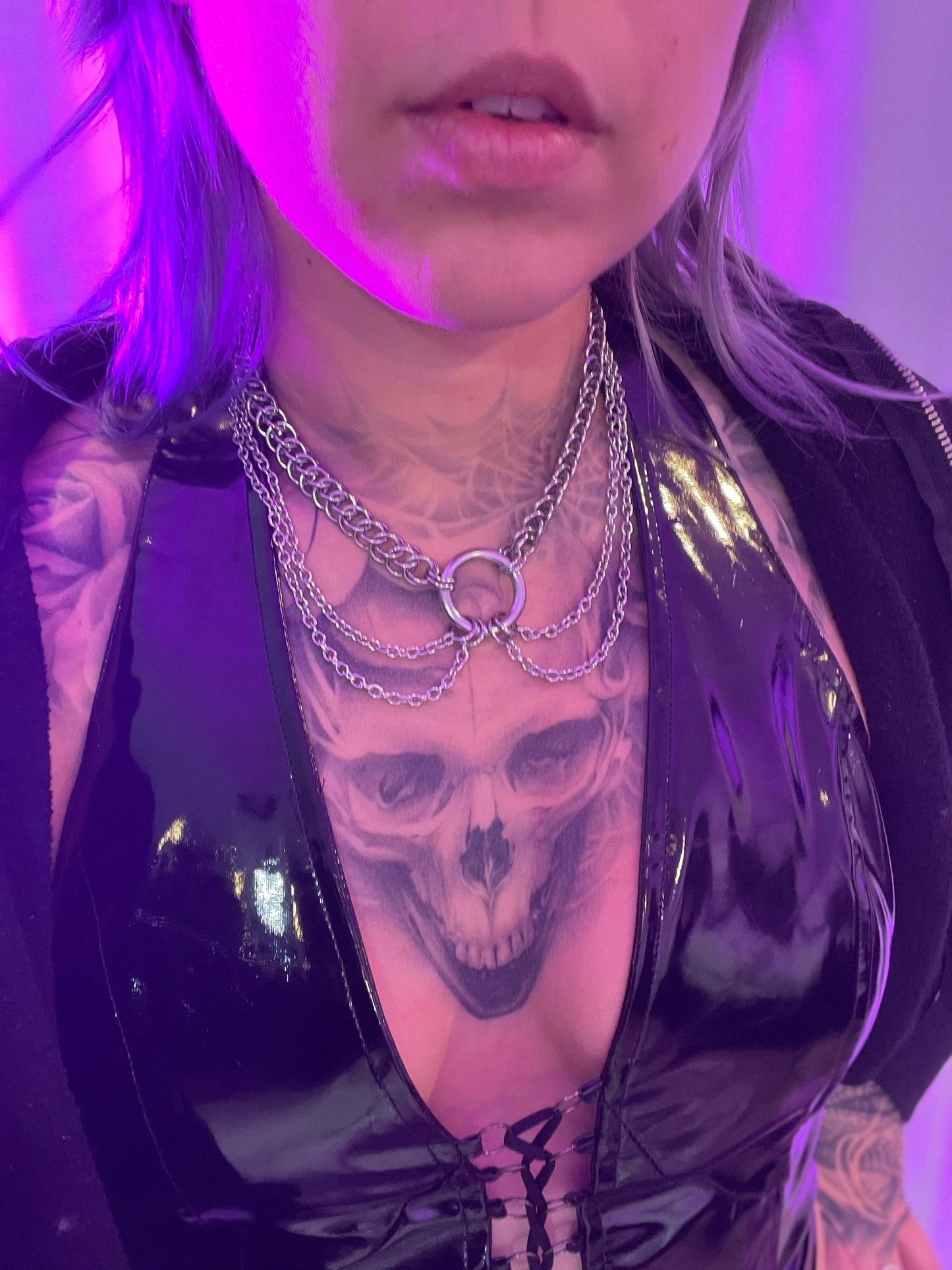 Triple chained O-ring choker