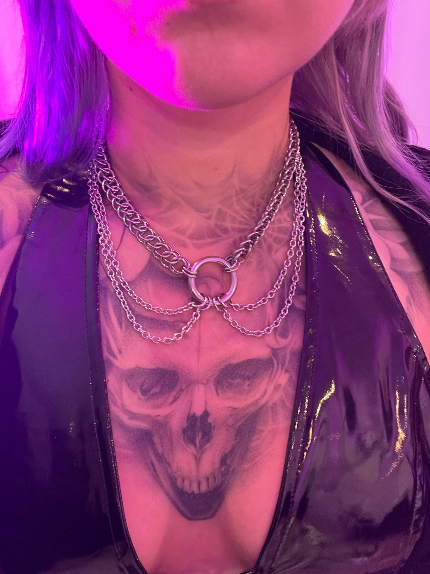 Triple chained O-ring choker