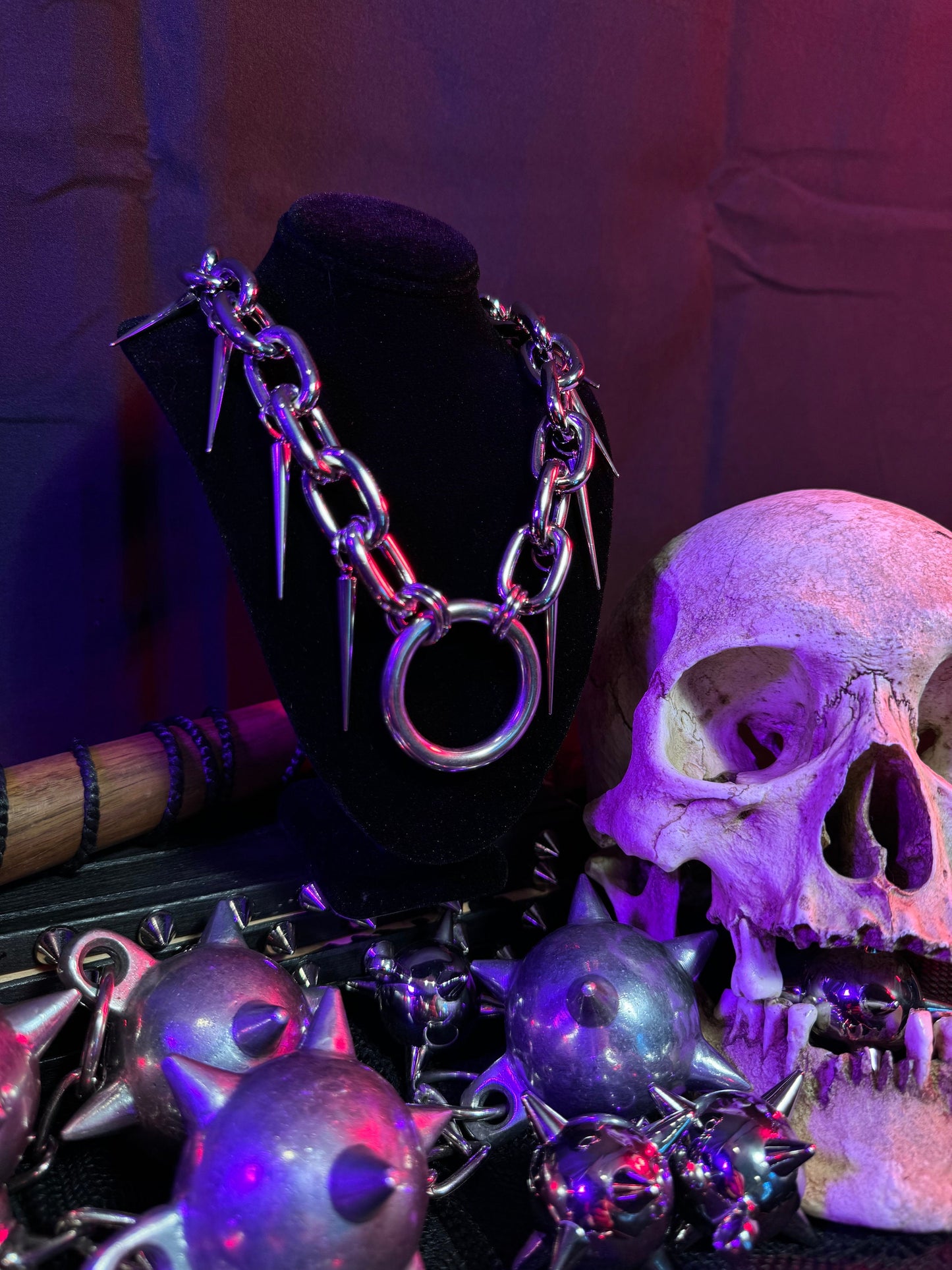 Chunky spiked chain