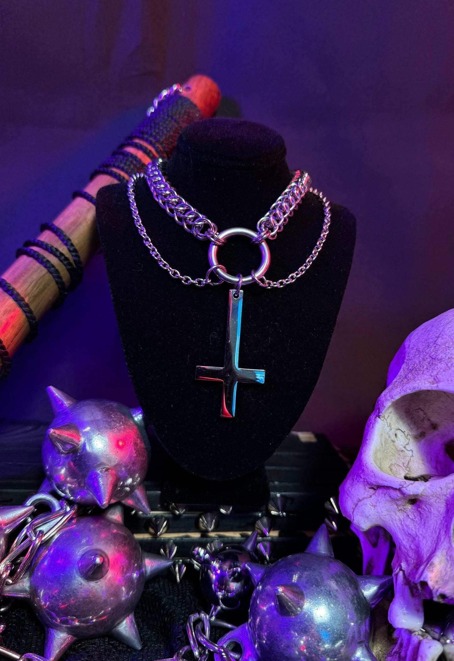 Inverted cross choker