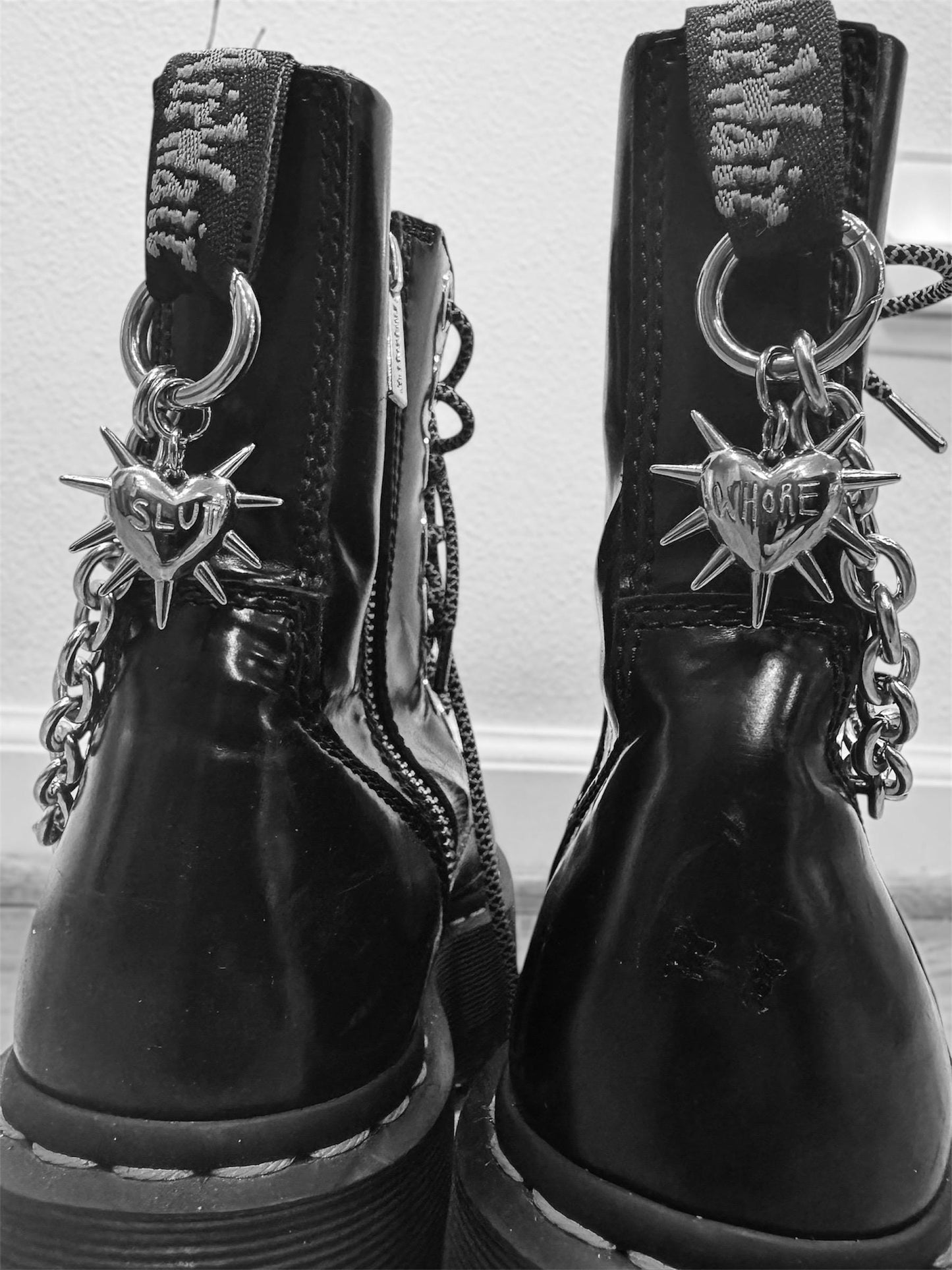 Doc Martin Boot chains, Heart pendant
