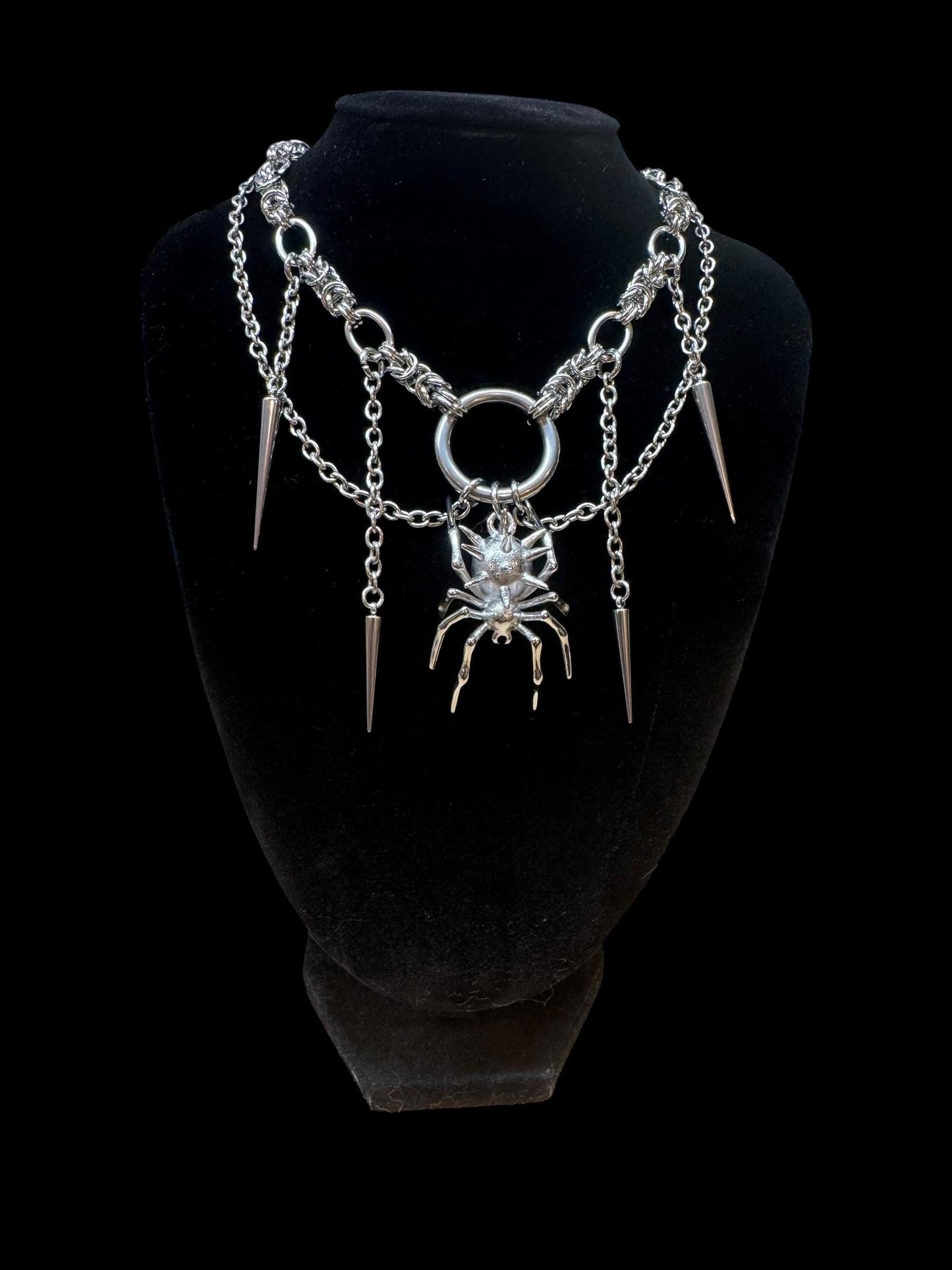 Spiked spider Chainmaille