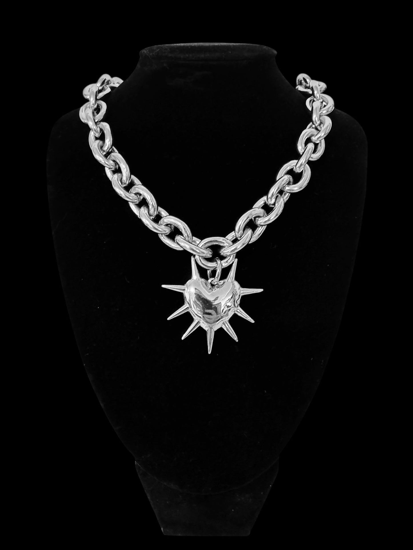 Chunky heart cable chain