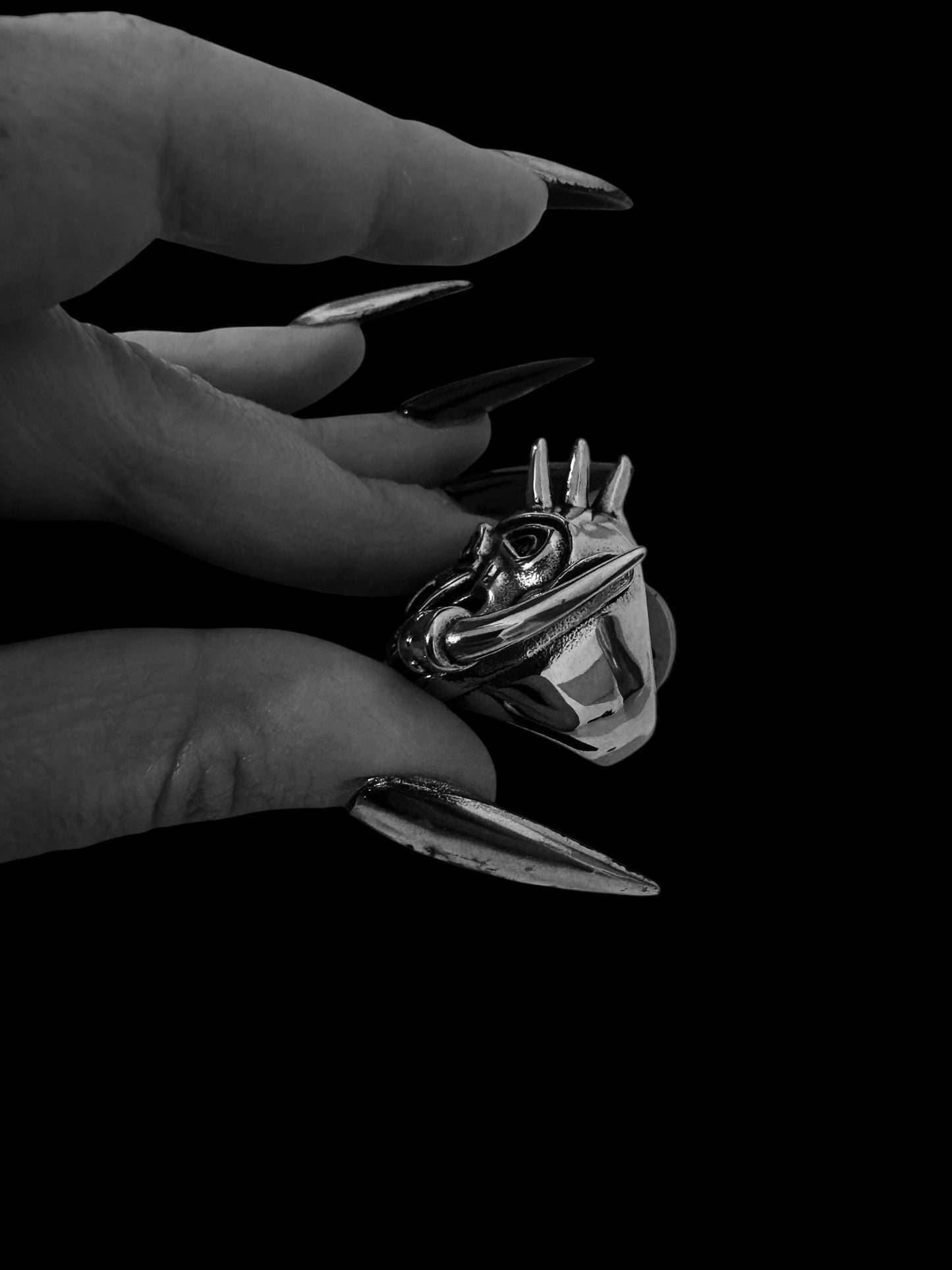 Snaggletooth ring