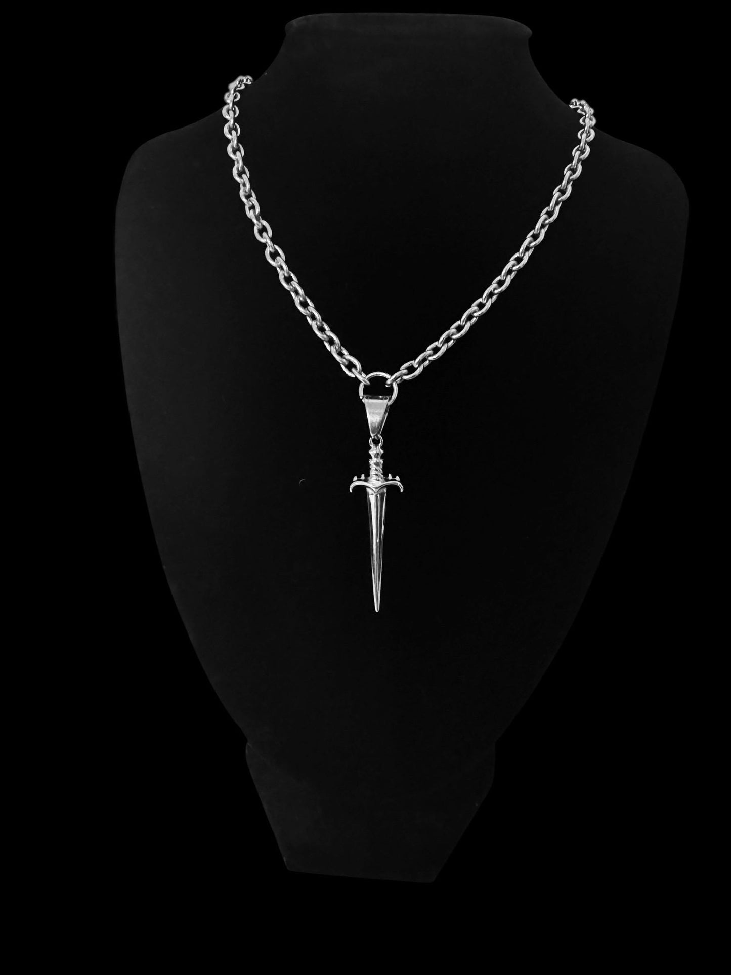 Smallest dagger chain