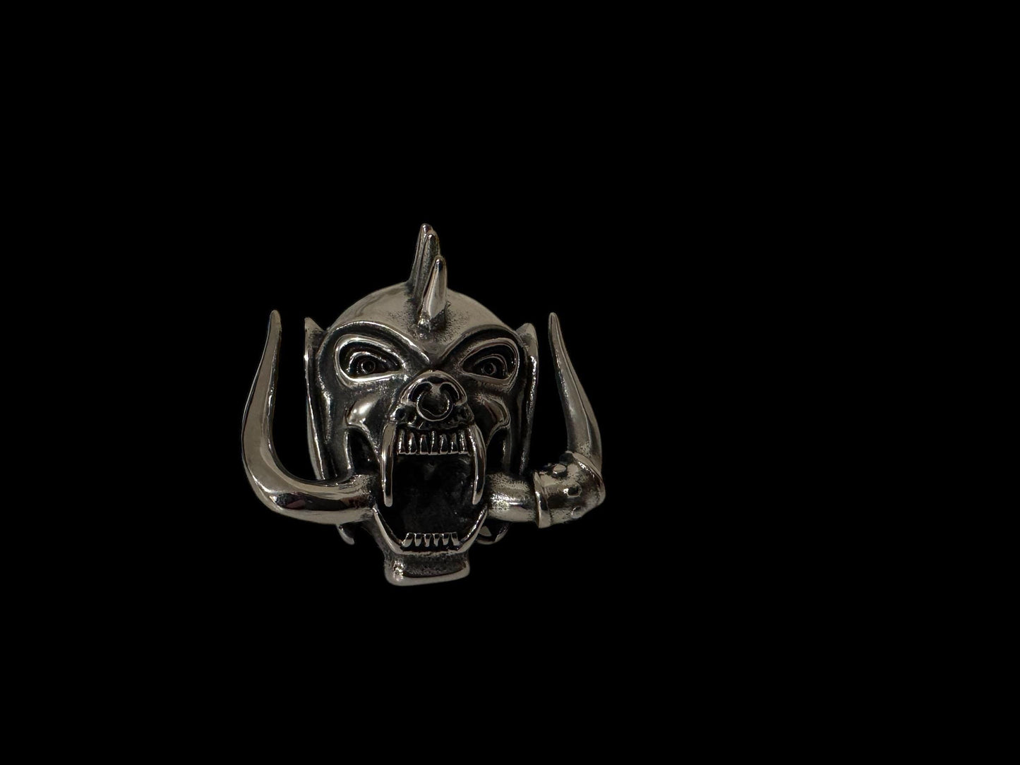 Snaggletooth ring