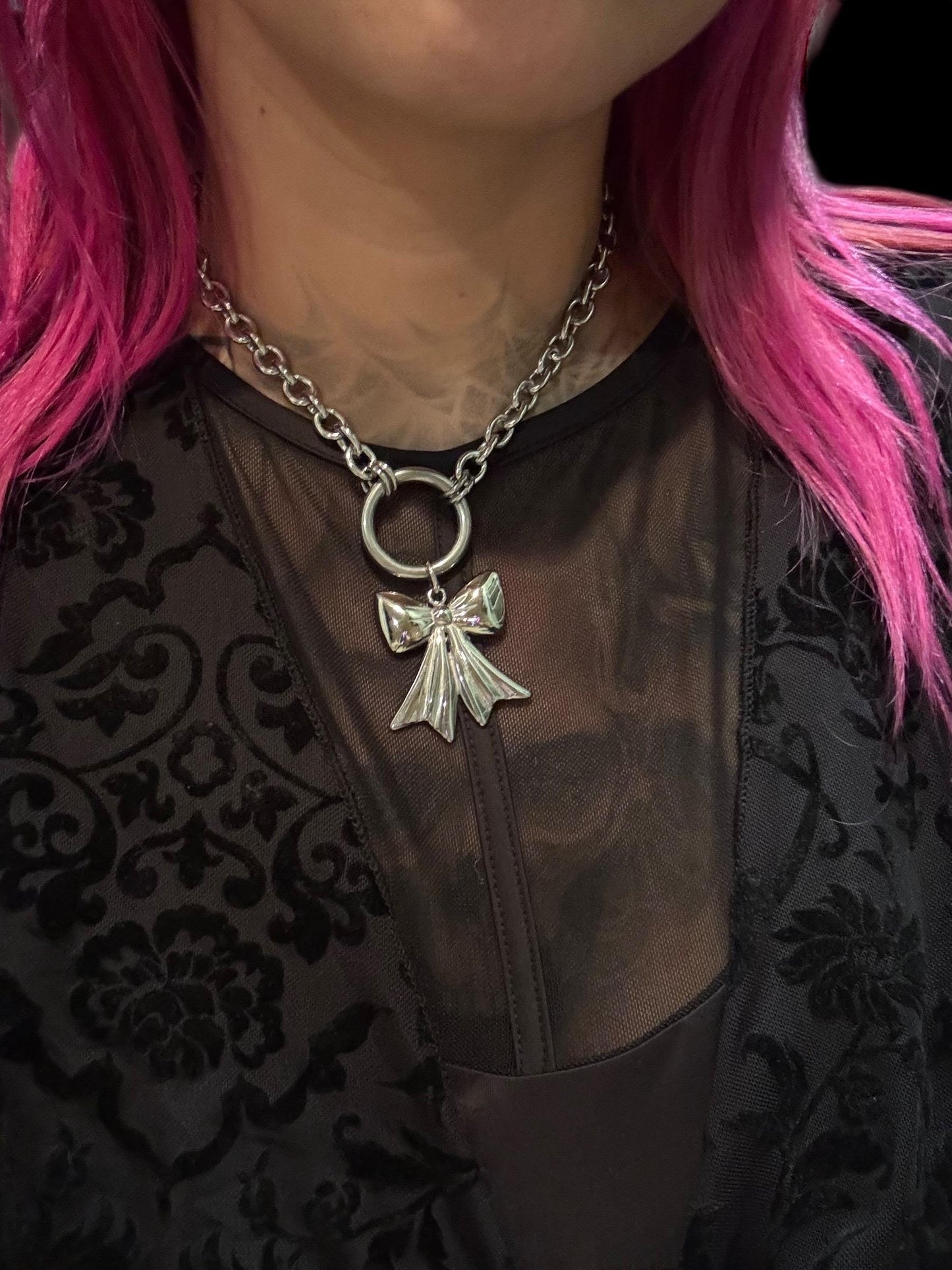 Bow necklace, cable chain,