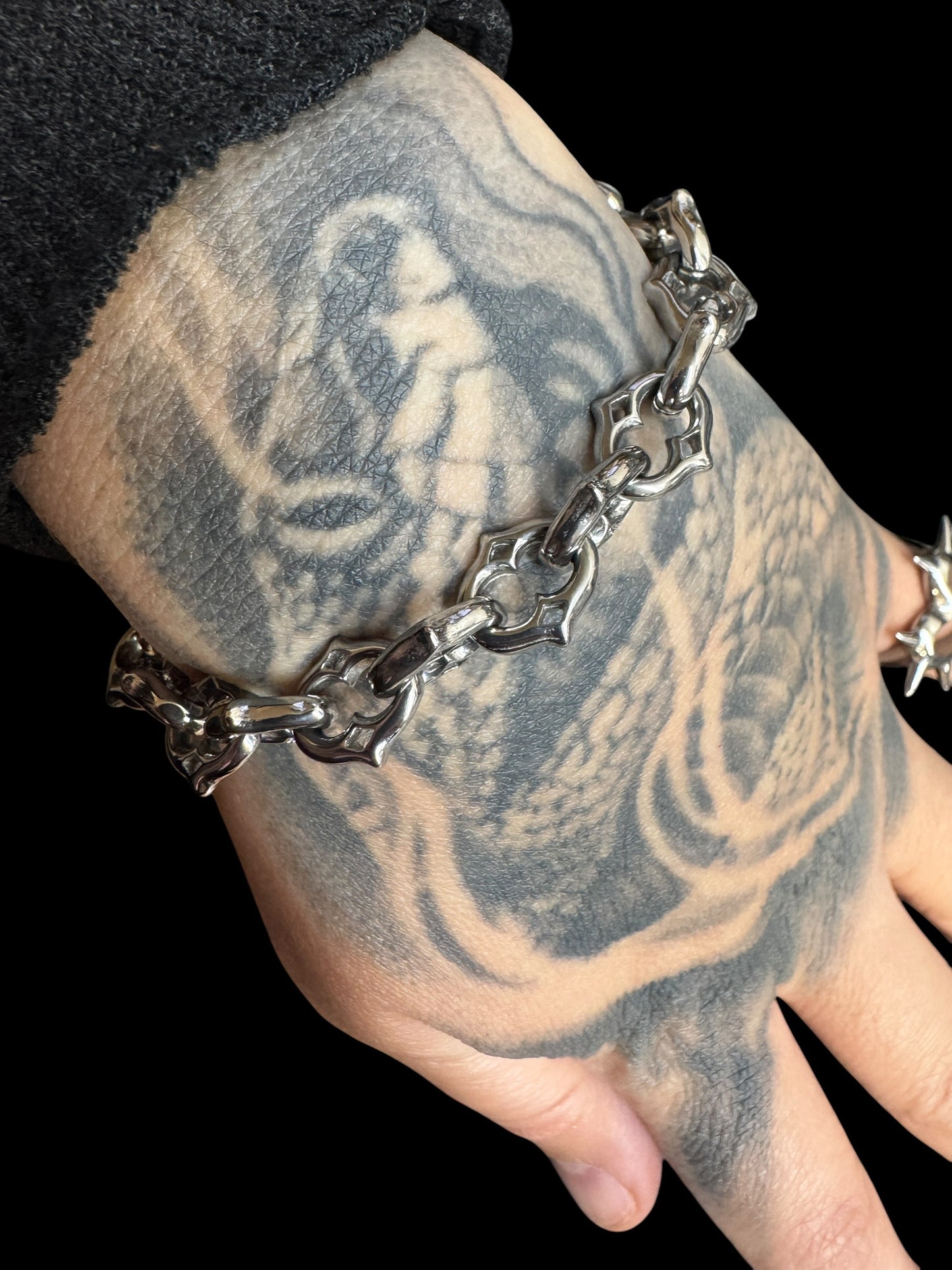 Hollow spiked link bracelet