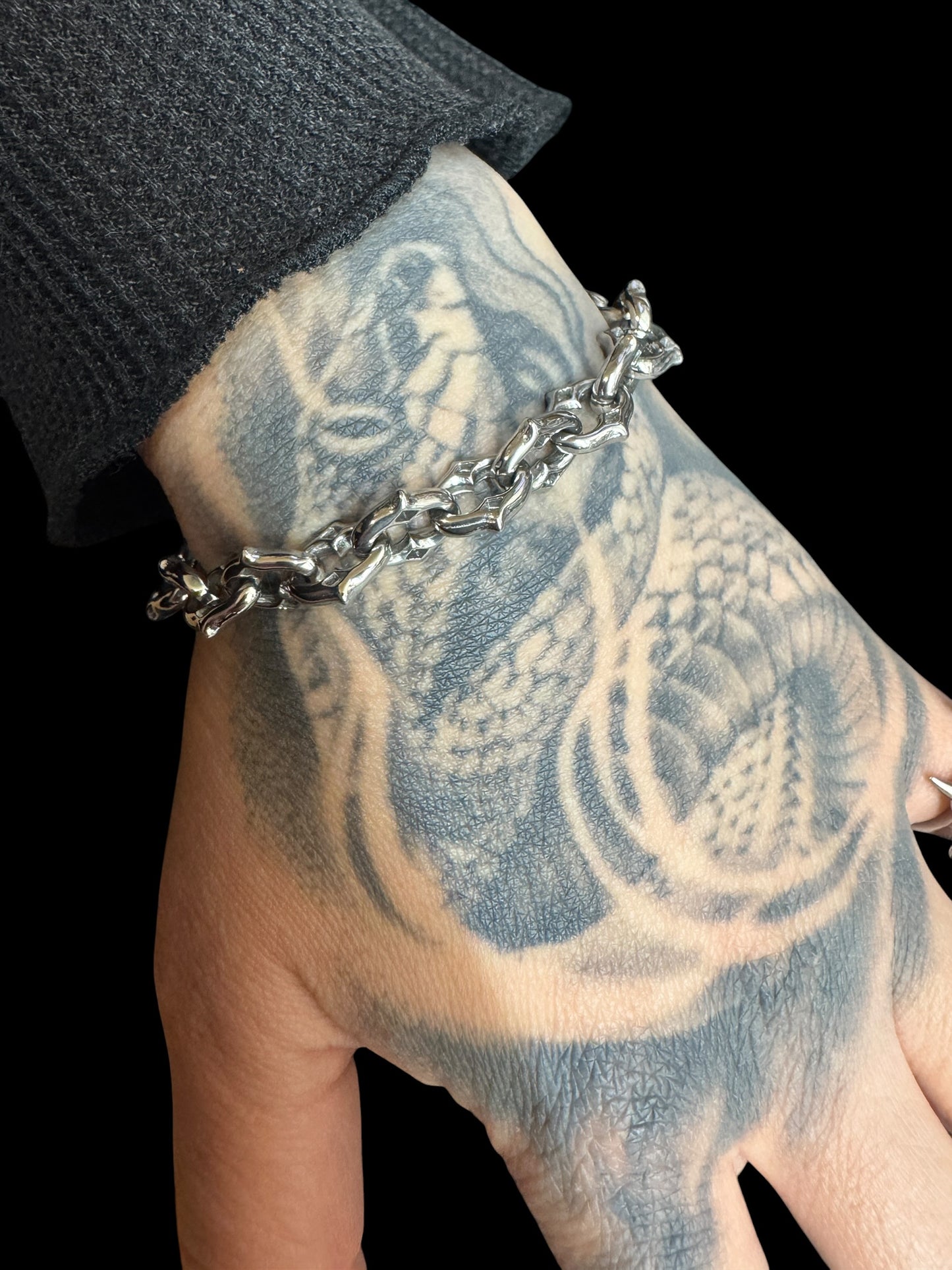 Hollow spiked link bracelet