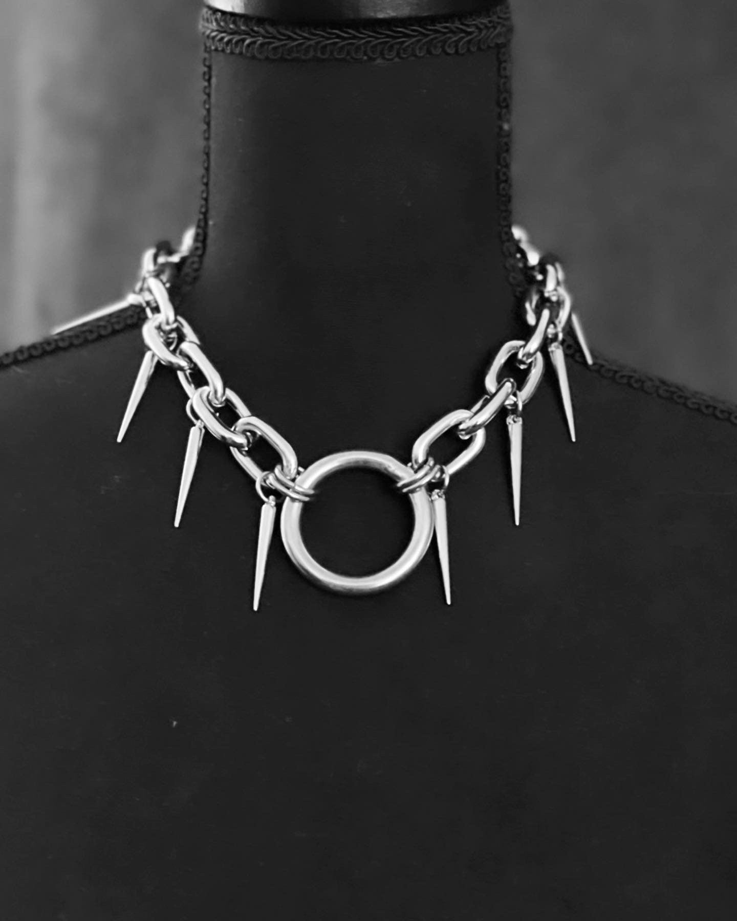 Chunky spiked chain