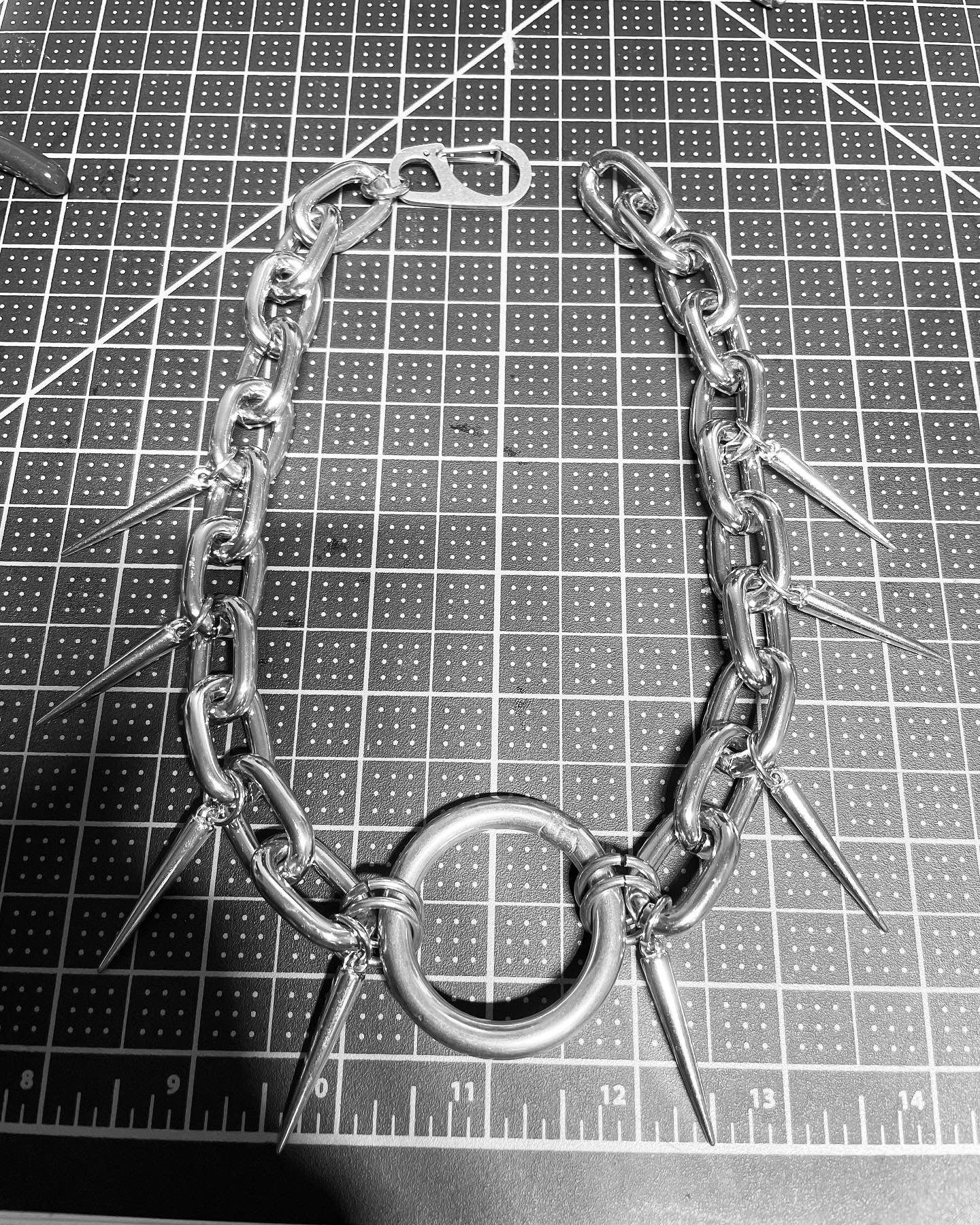 Chunky spiked chain