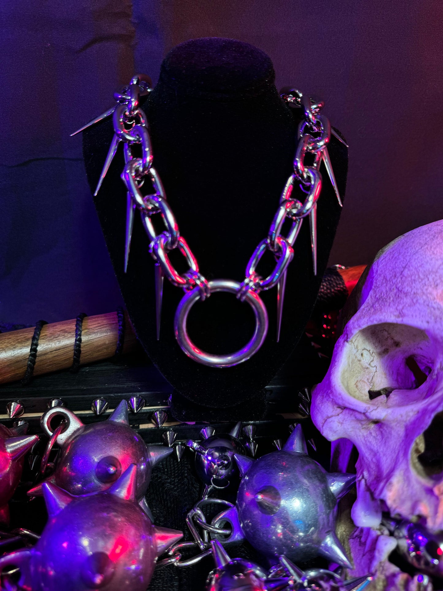 Chunky spiked chain