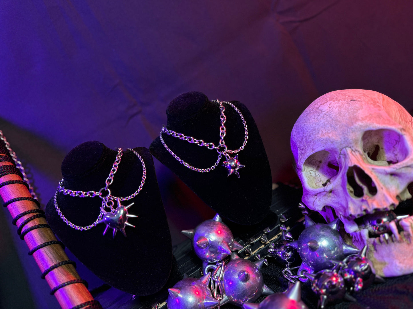 Side spike Heart chain