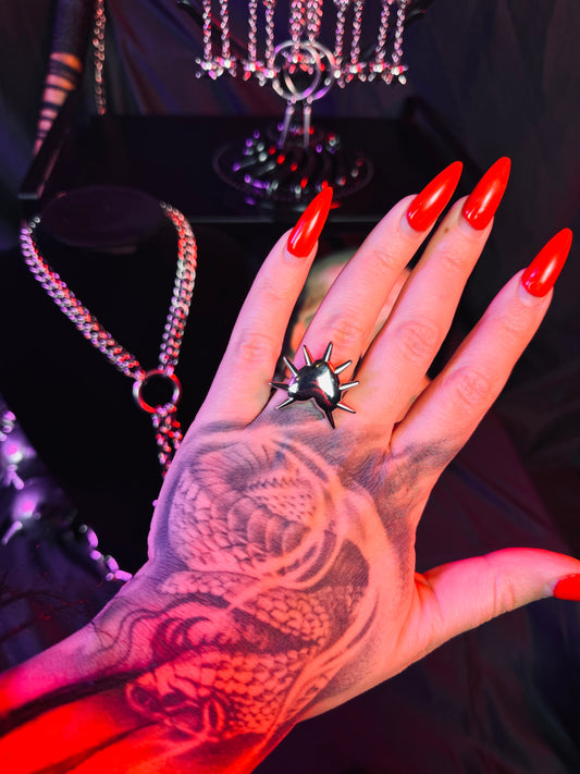Side Spiked heart ring