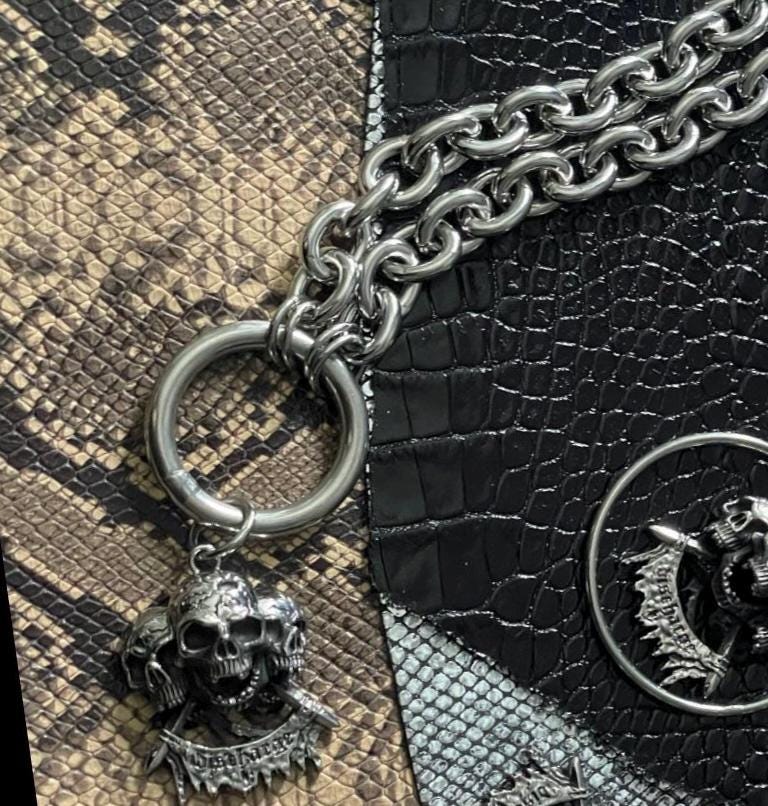 Discharge necklace