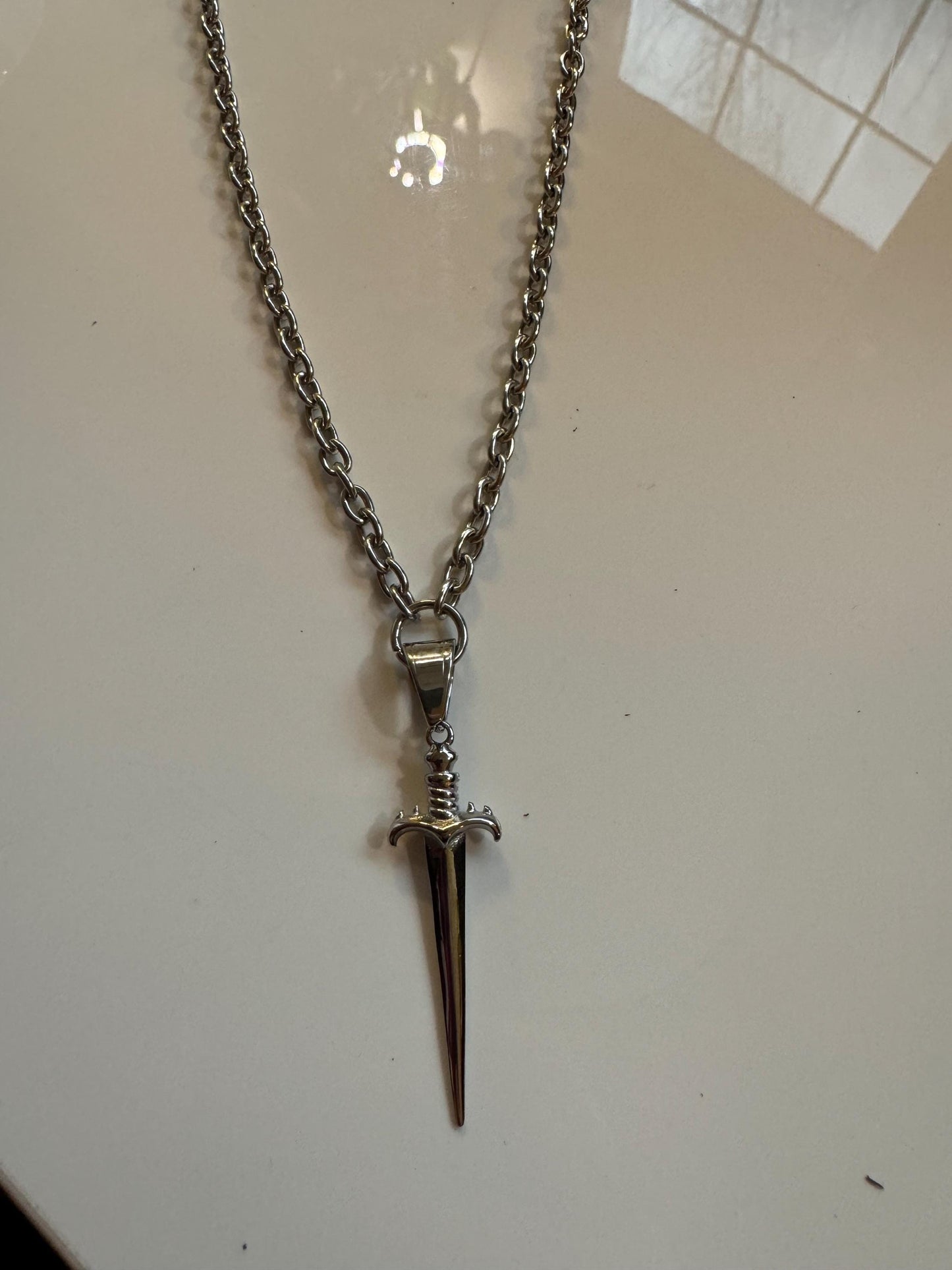 Smallest dagger chain