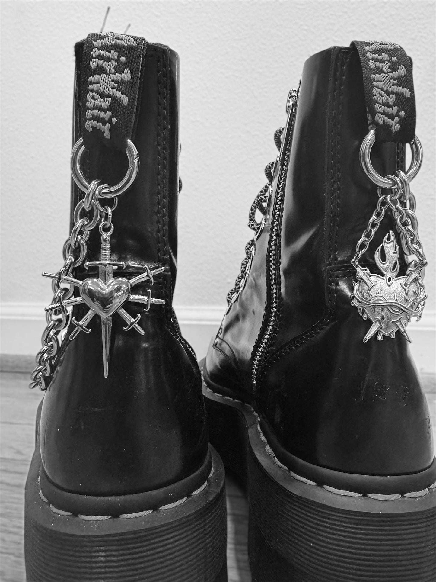 Doc Martin Boot chains, Heart pendant