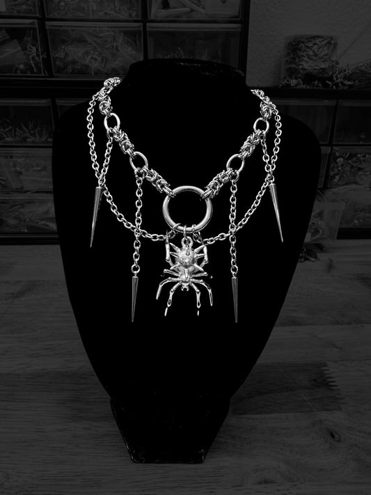 Spiked spider Chainmaille