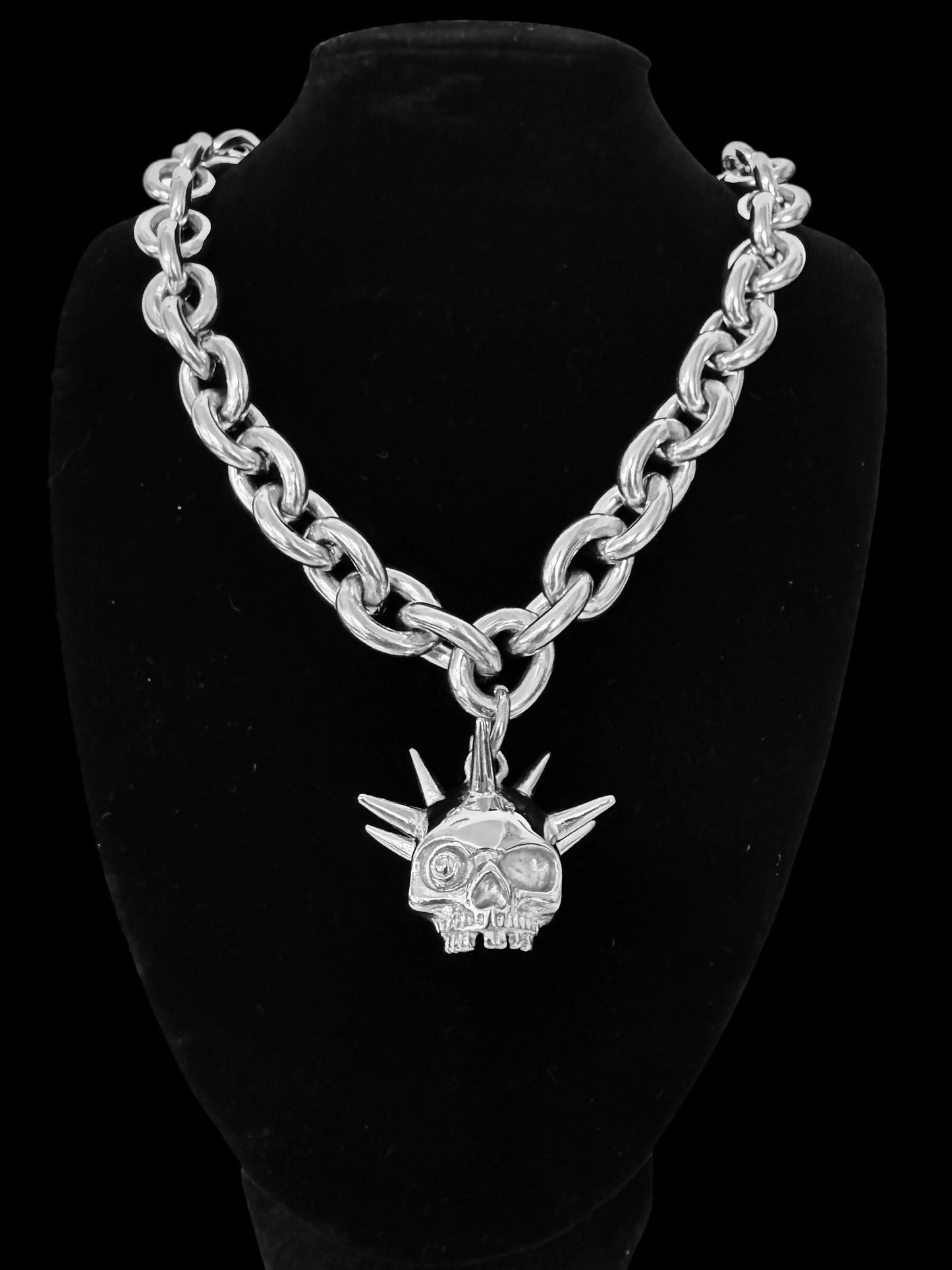Chunky spiked skull cable chain